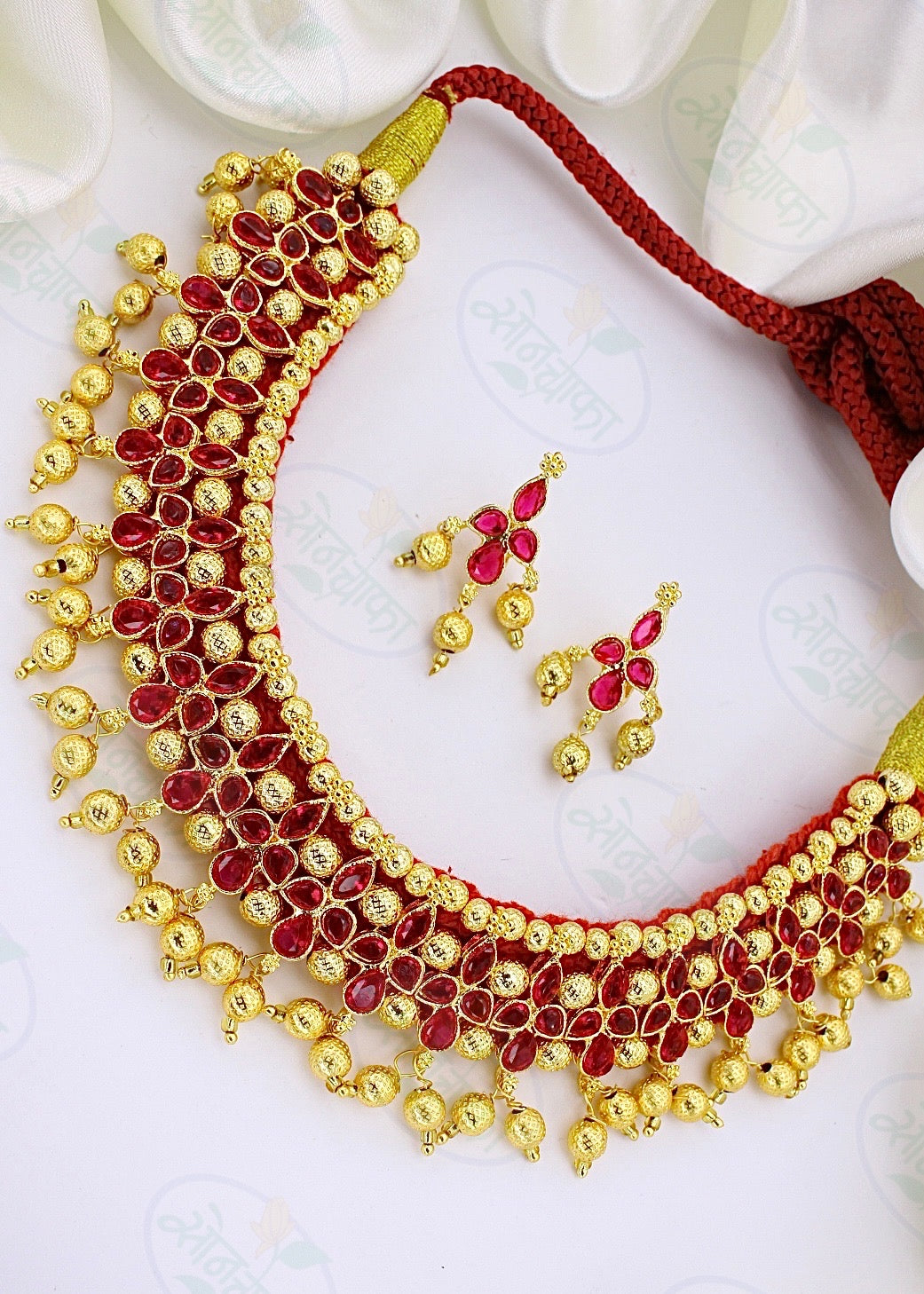 IMPRESSIVE MALHAR NECKLACE