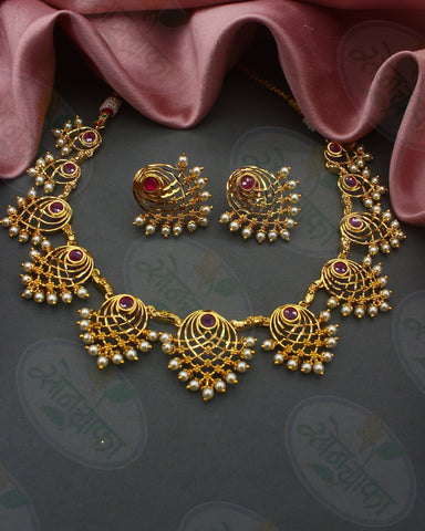 MODISH ANTIQUE NECKLACE