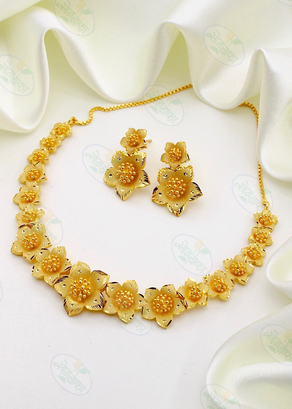 GORGEOUS BLOSSOM DESIGNER GOLDEN NECKLACE