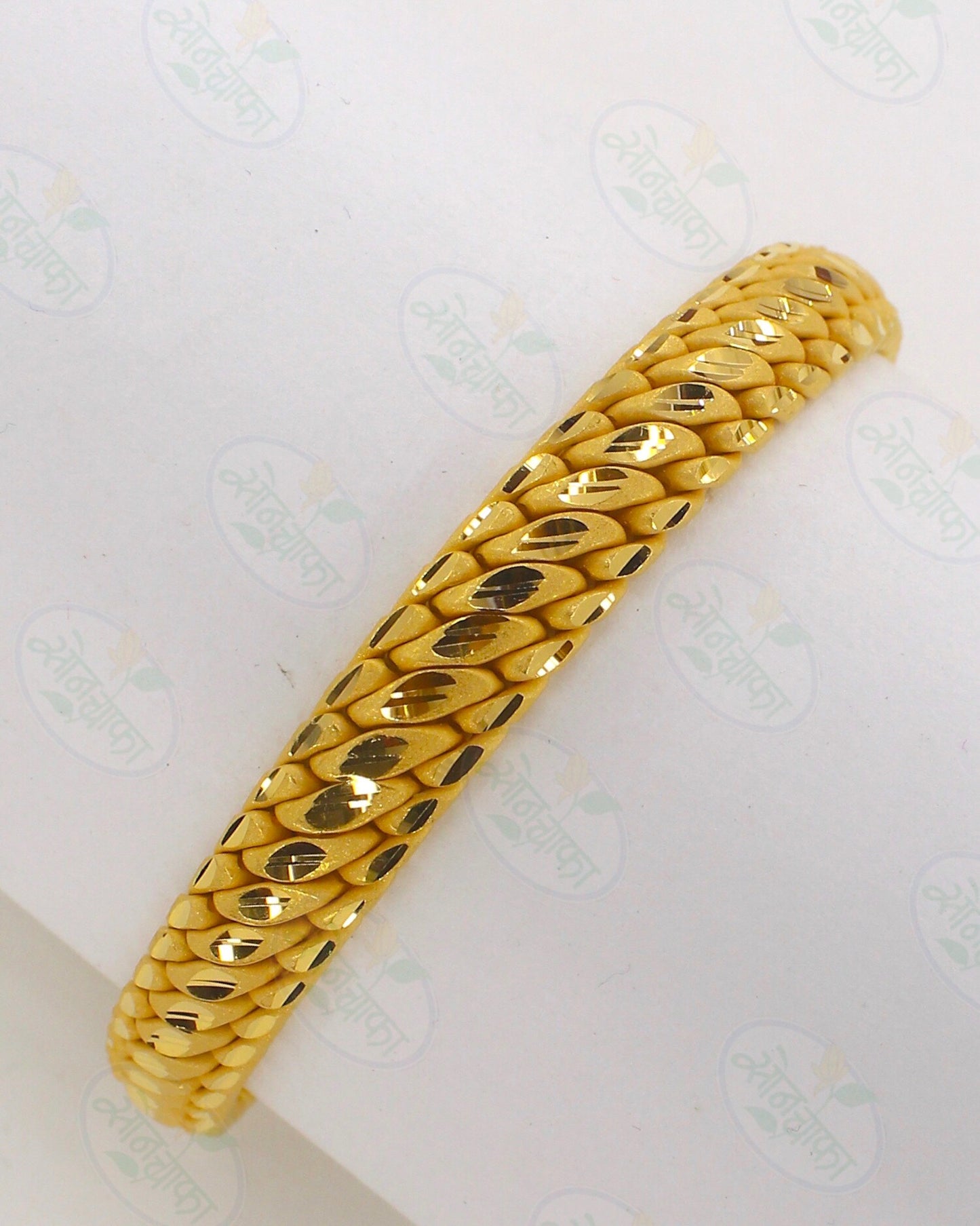 STYLISED GOLDEN GLAM BRACELET