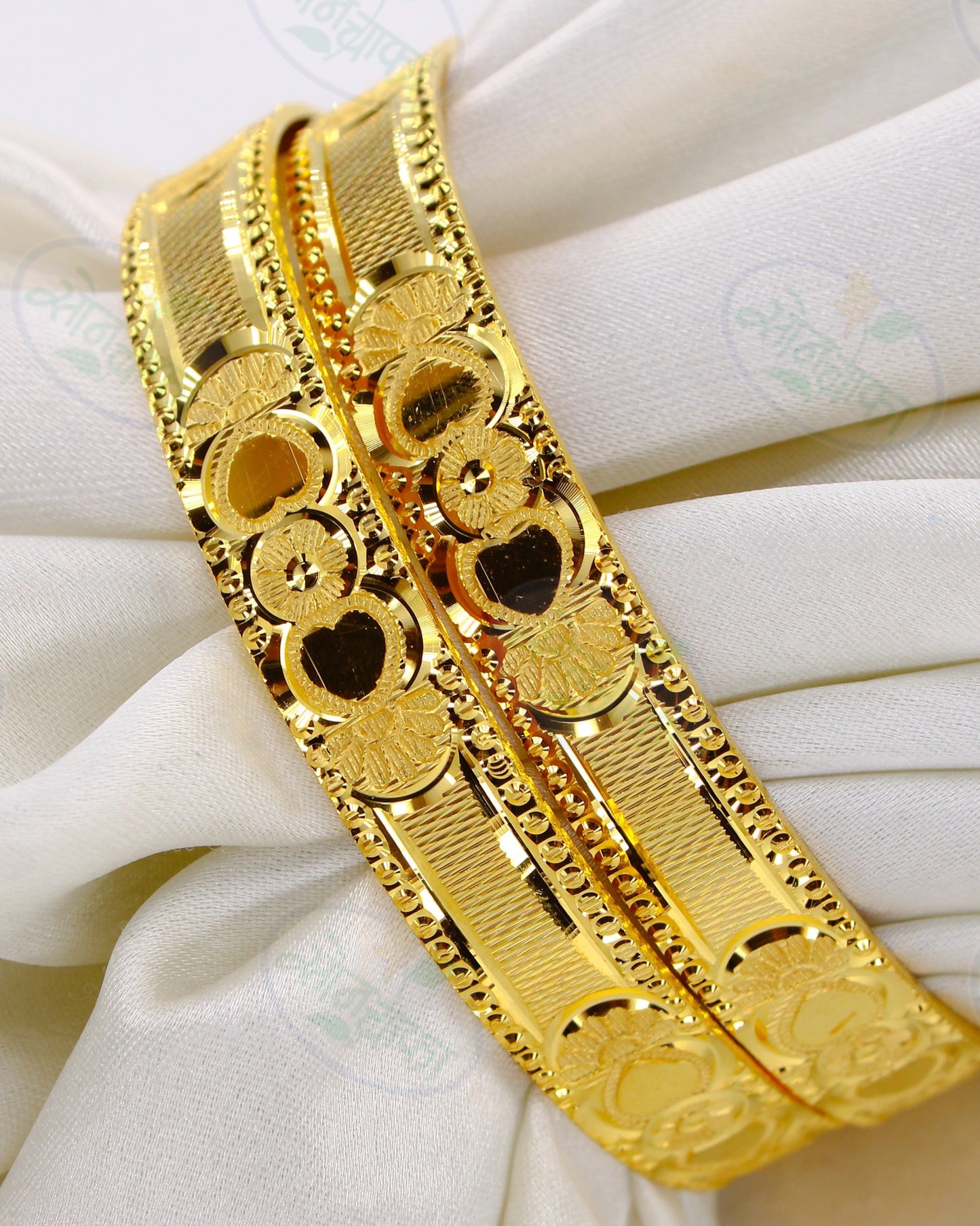 STUNNING GOLD PLATED BANGLES