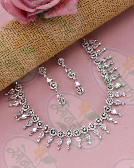 FASHIONABLE DIA NECKLACE