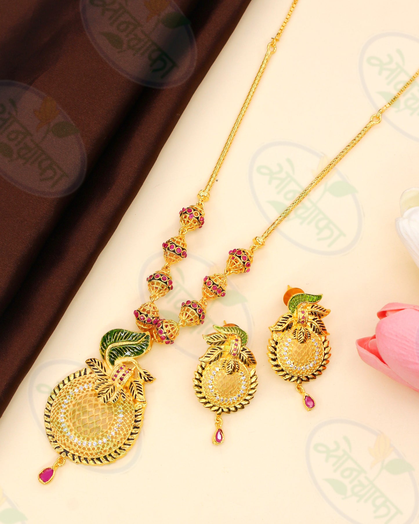 LEAF DESIGNER NECKLACE