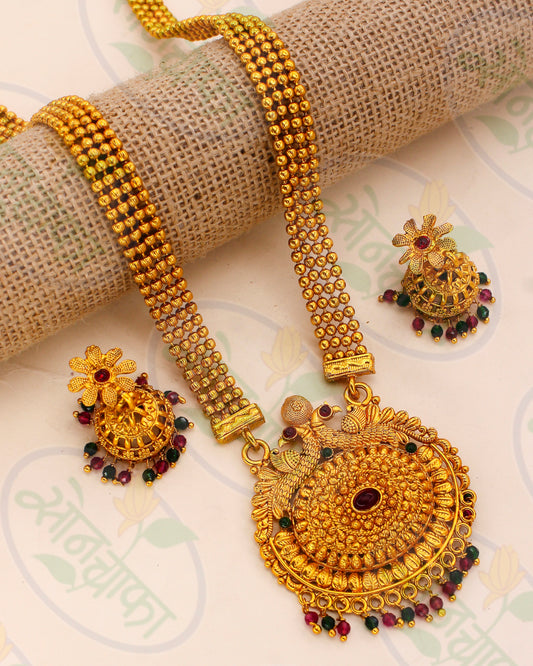 GRACEFUL DESIGNER NECKLACE