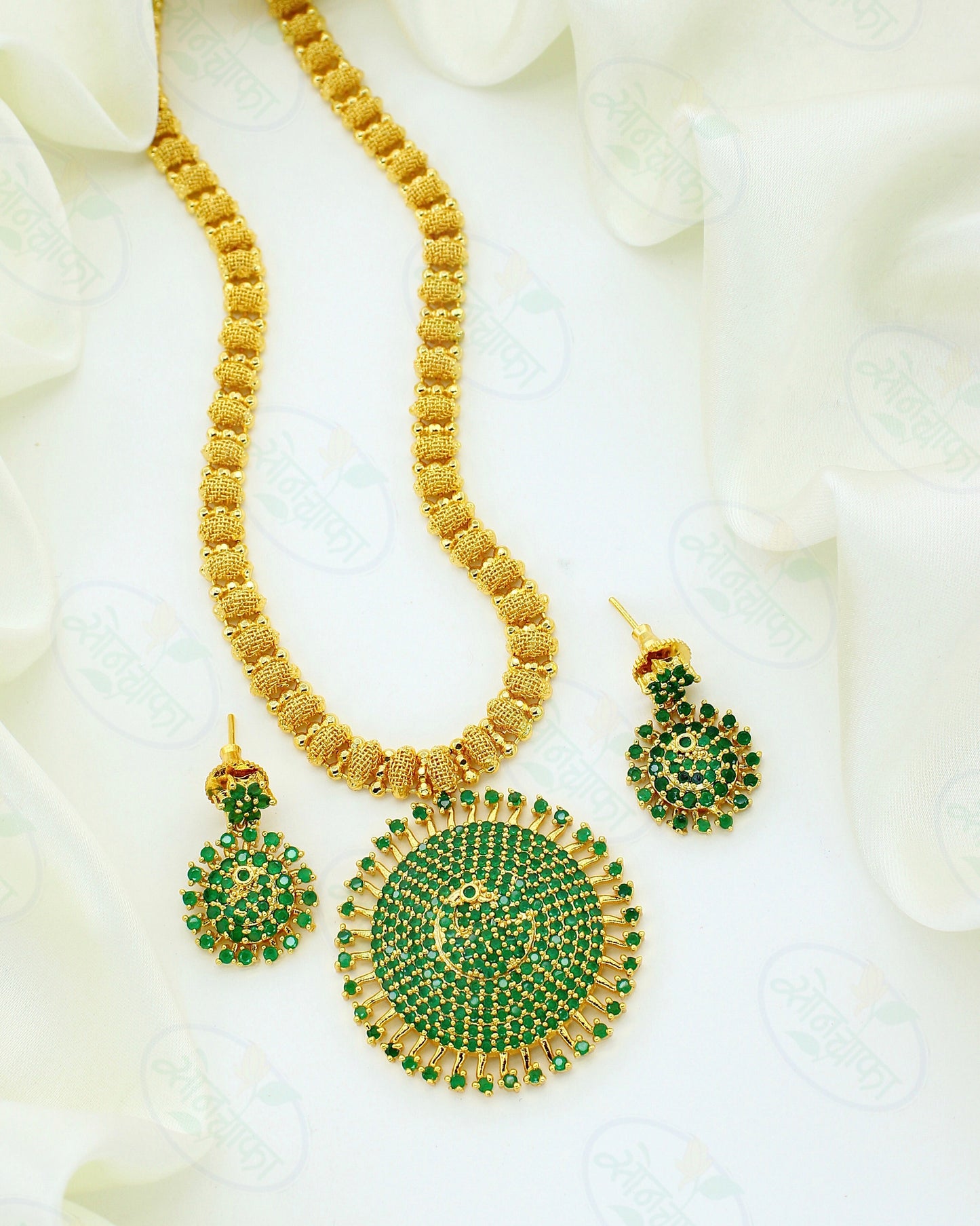 STUNNING SURYA HAAR