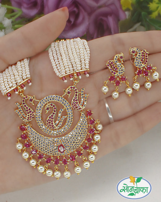 GLAMOROUS PEAFOWL NECKLACE