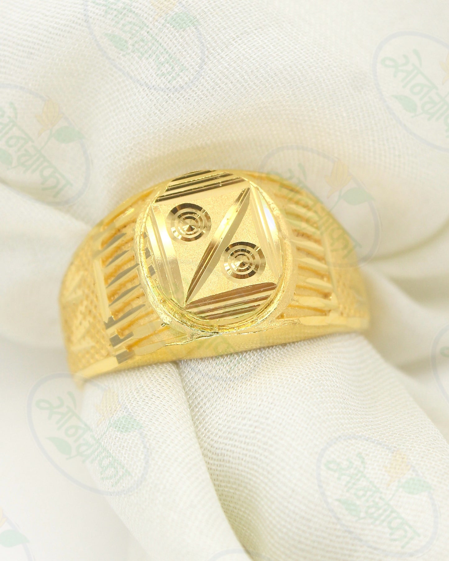 GLOSSY DAZZLE GOLDEN RING