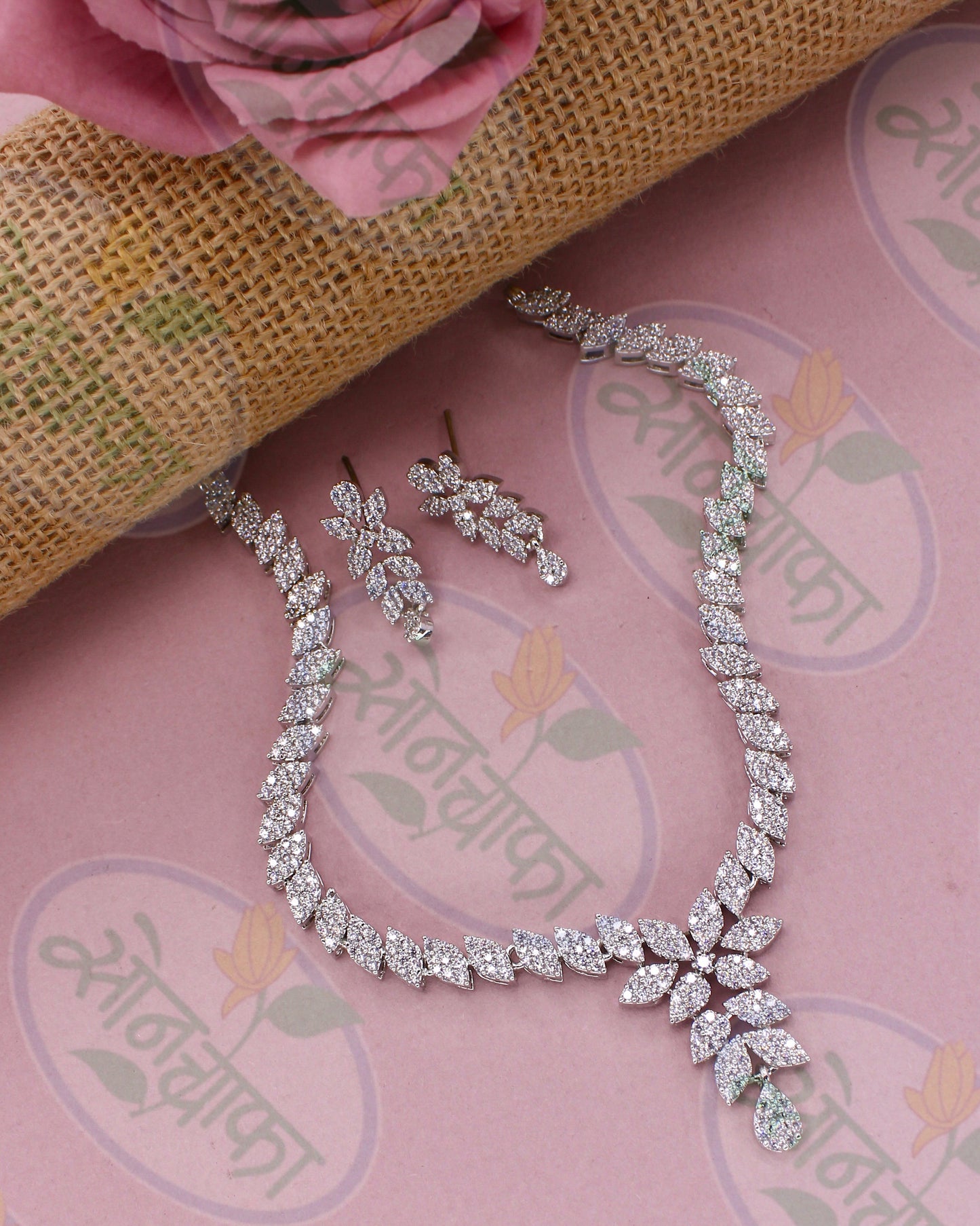GRACEFUL DESIGNER NECKLACE