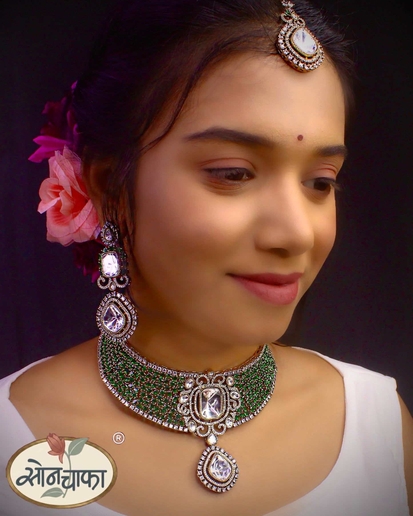 BEUTIFUL GREEN STONE NECKLACE