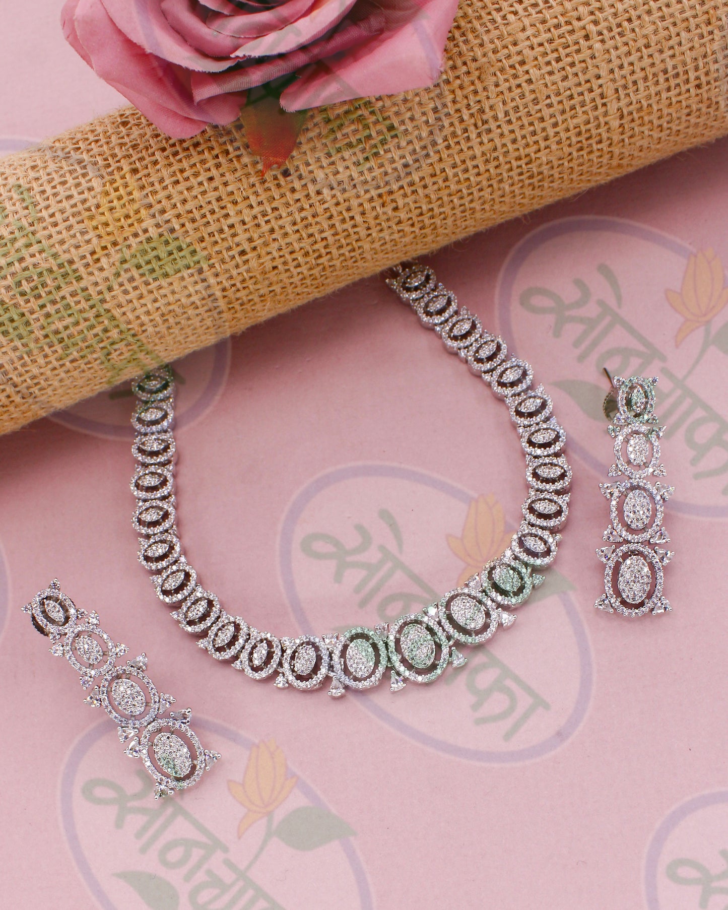 GLAMOROUS DIAMOND NECKLACE