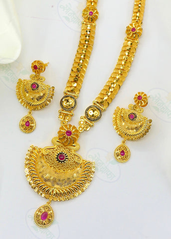 IMPRESSIVE GOLD PLATED NECKLACE