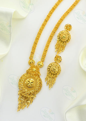 PRETTY GOLD PLATED NECKLACE