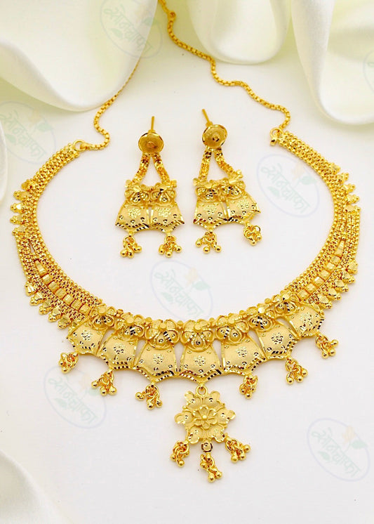 DELIGHT GOLDEN NECKLACE