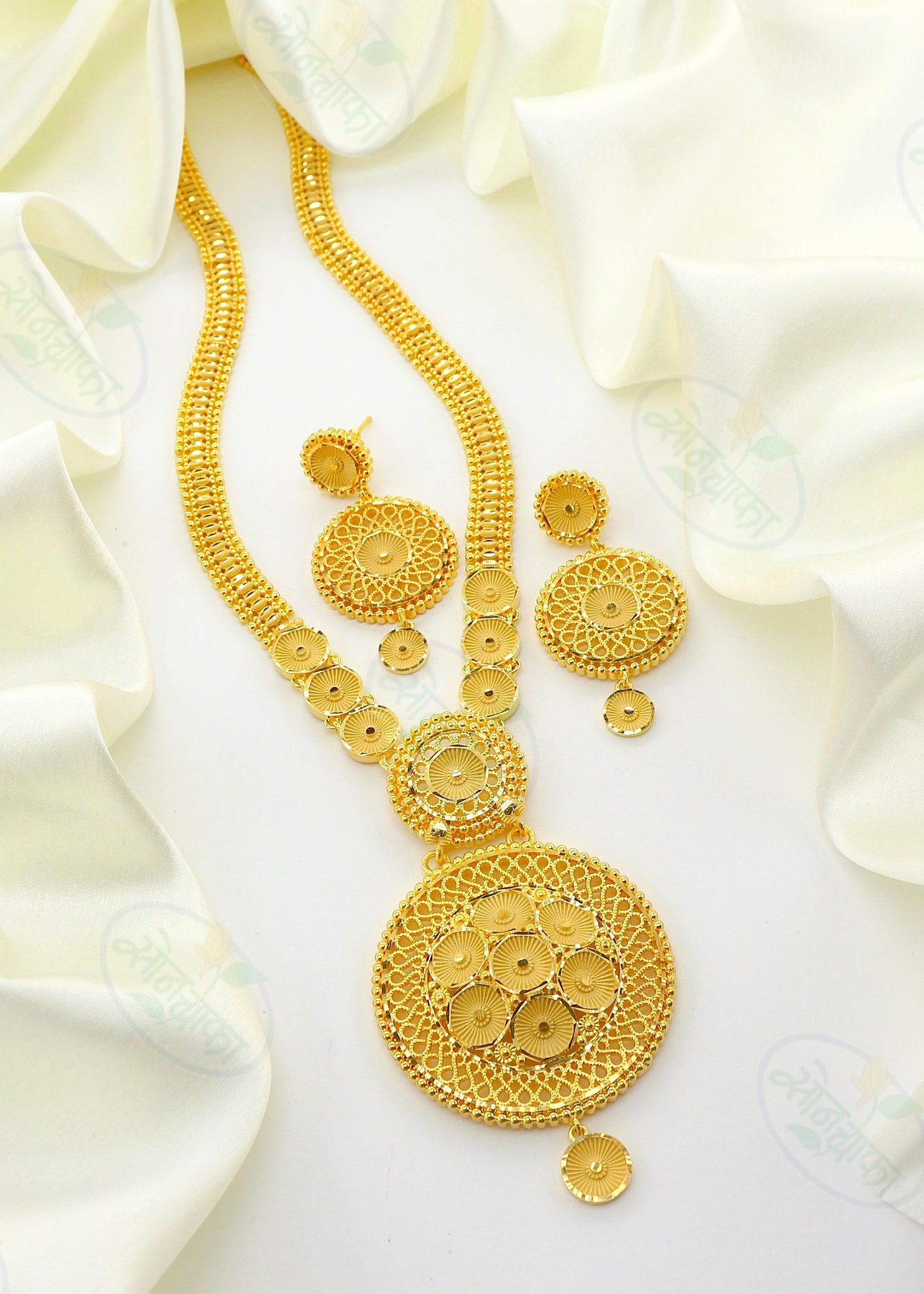 CLASSY CIRCLE DESIGNER NECKLACE