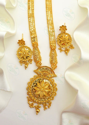 BLOSSOM GOLD PLATED NECKLACE