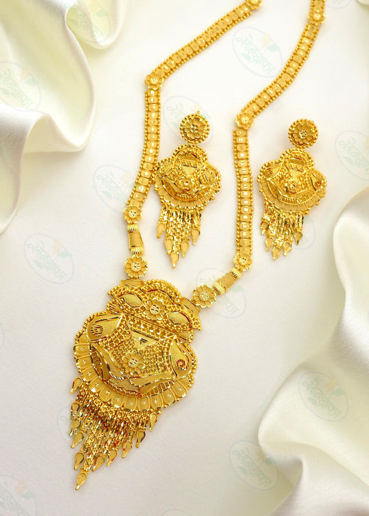 GLAMOROUS GOLDEN NECKLACE