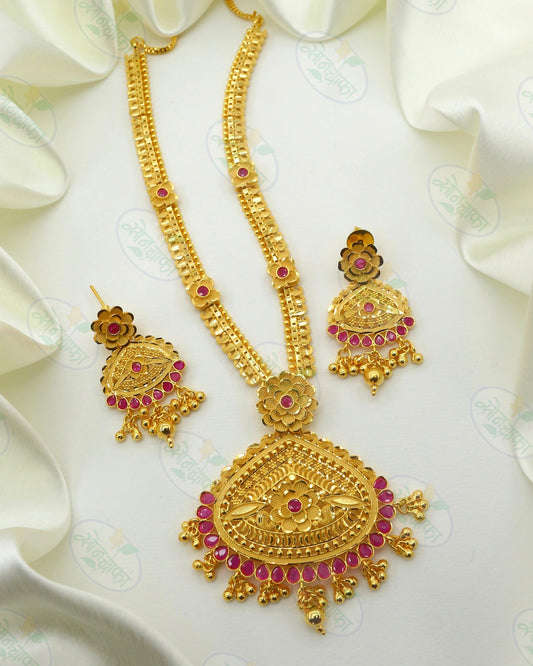 FLORET STYLE GOLDEN NECKLACE