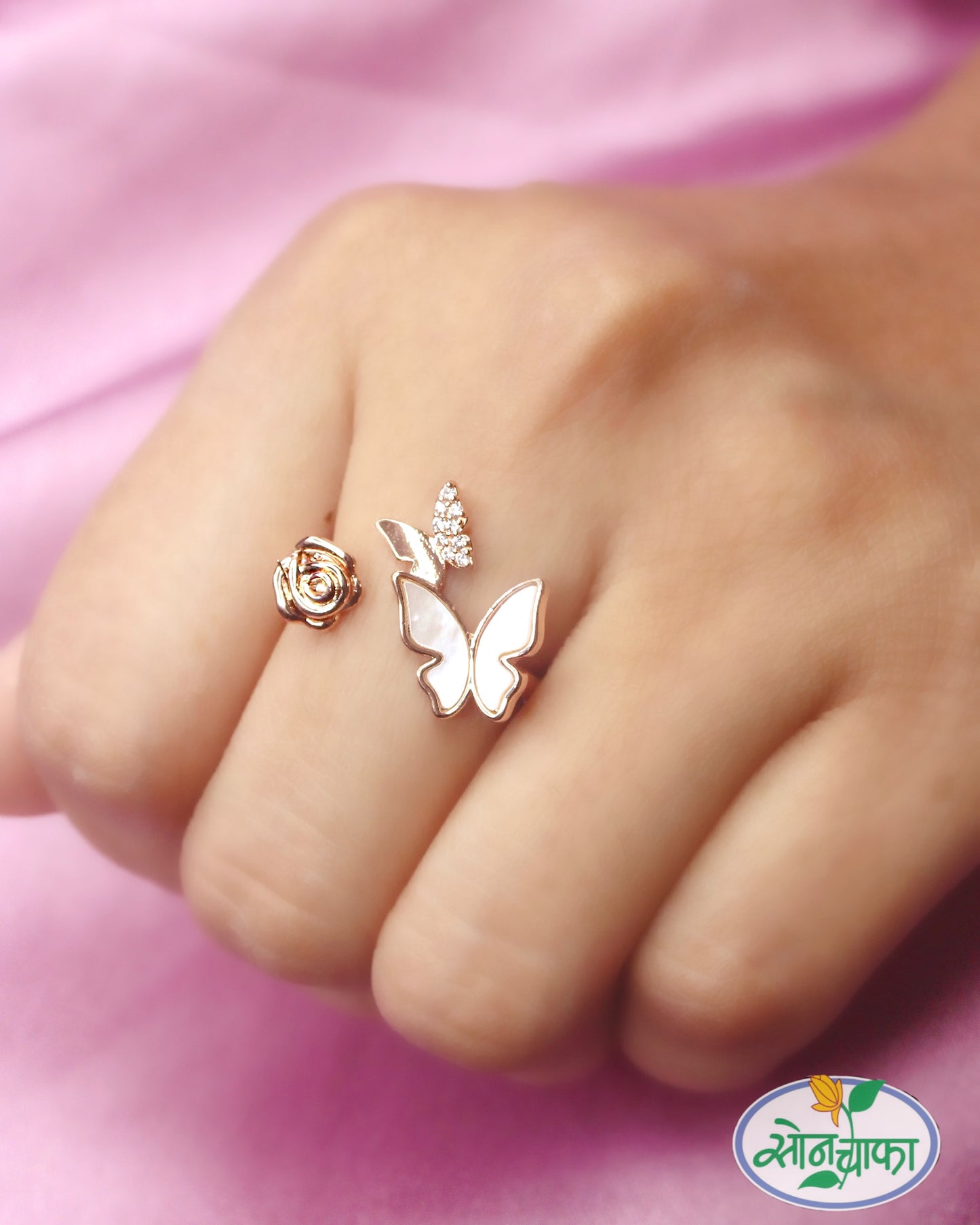 BEAUTIFUL  BUTTERFLY FINGER RING