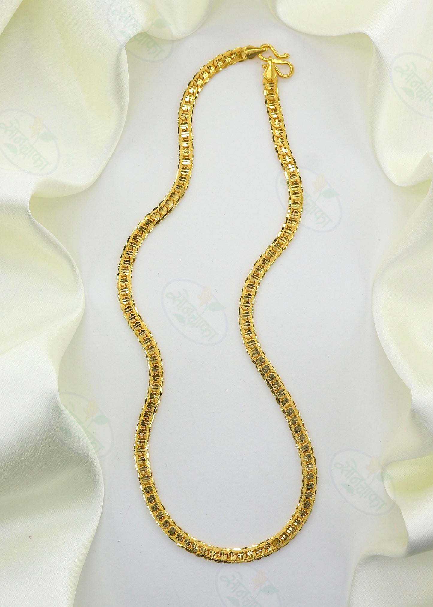 ATTRACTIVE  GOLD PLATED CHAIN