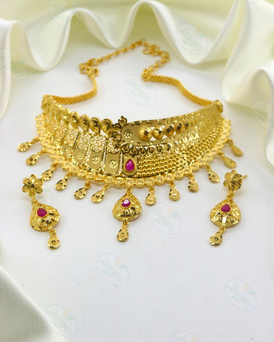 GLAMOROUS GOLDEN NECKLACE