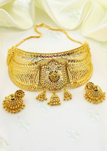 ALLURING GOLD PLATED CHOKER