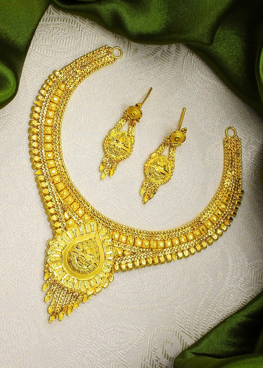 RANI HAAR WITH DESIGNER PENDANT