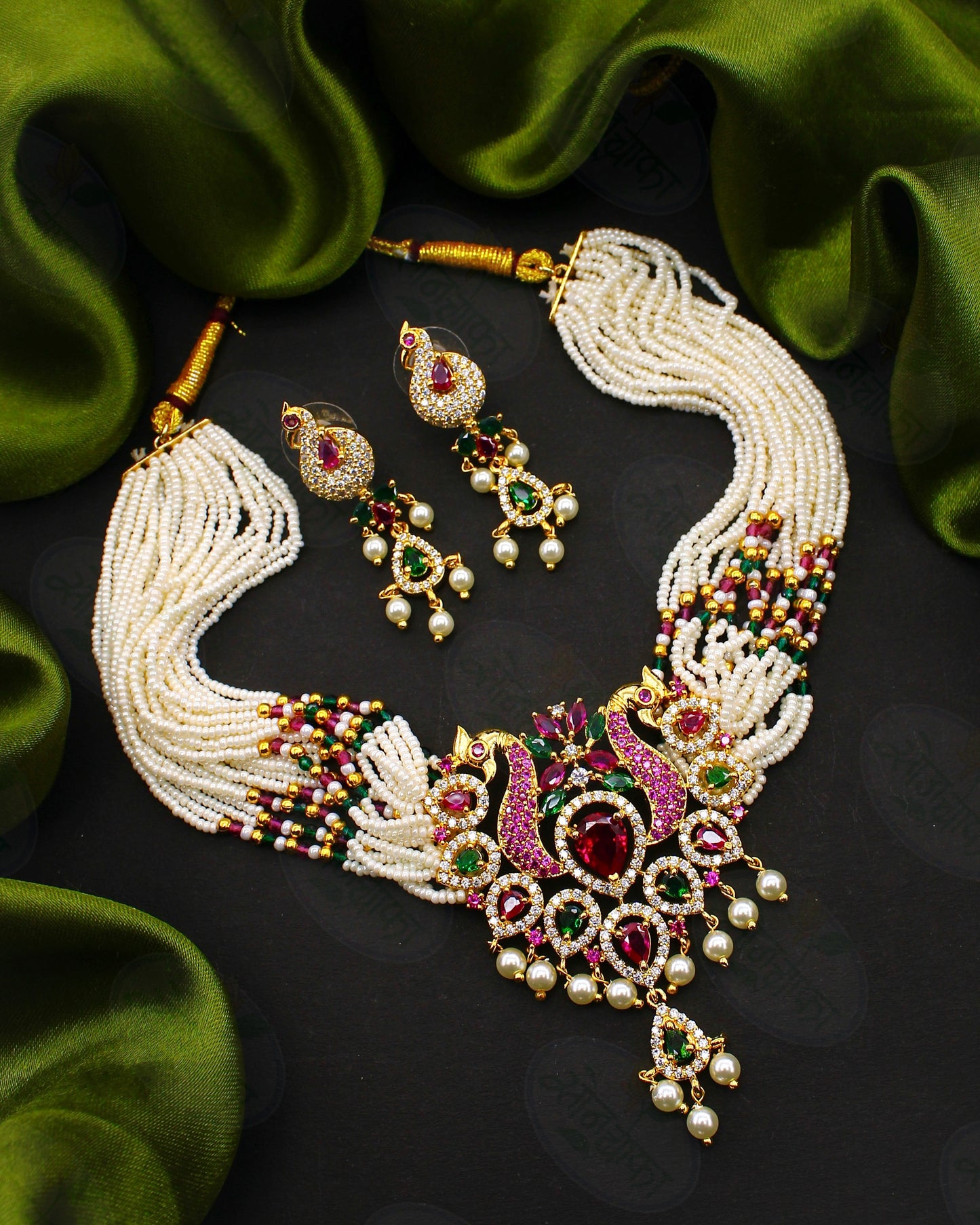 RAVISHING PEARL NECKLACE