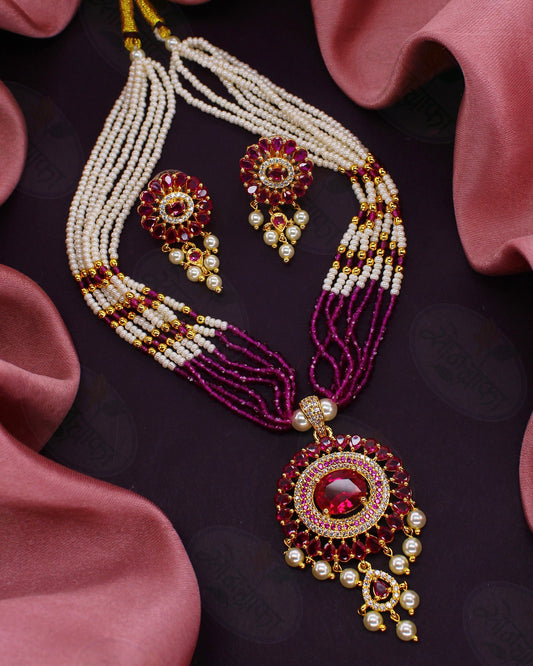 GLINTING GLAM PEARL NECKLACE