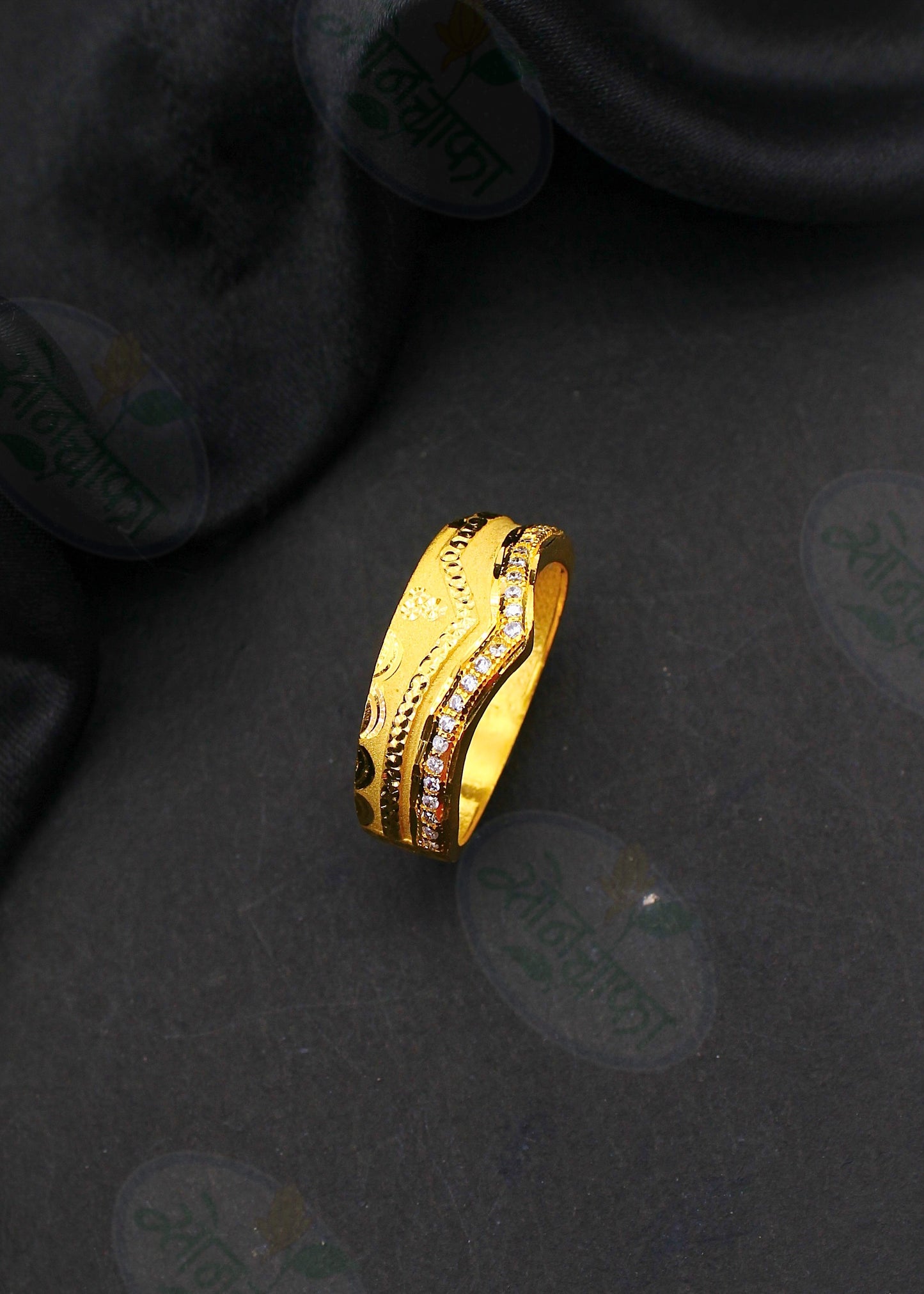 SHINNING GOLDEN RING