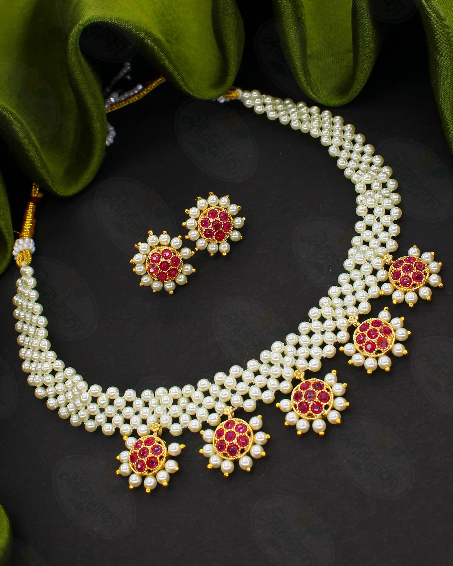 ECLECTIC PEARL NECKLACE
