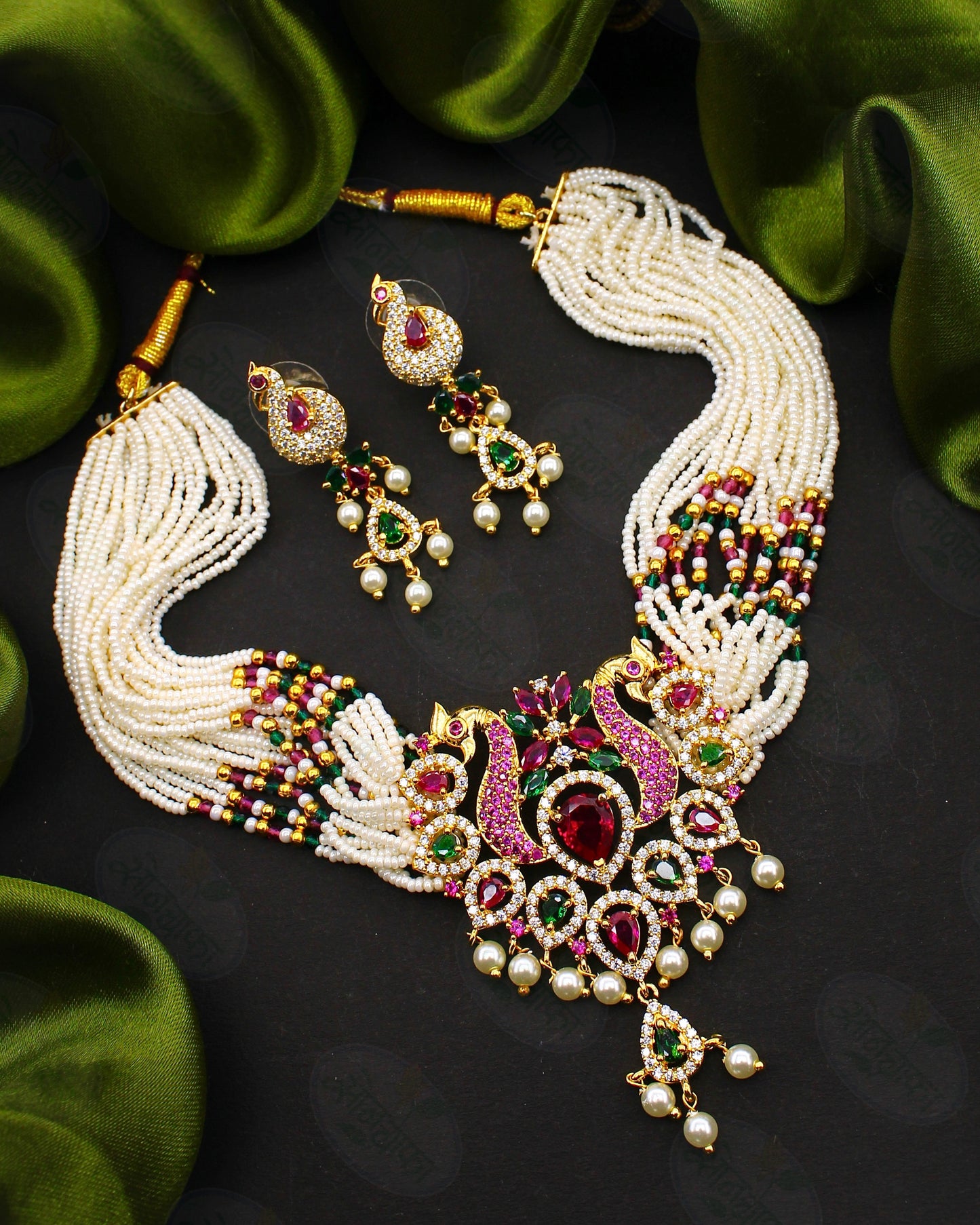 RAVISHING PEARL NECKLACE