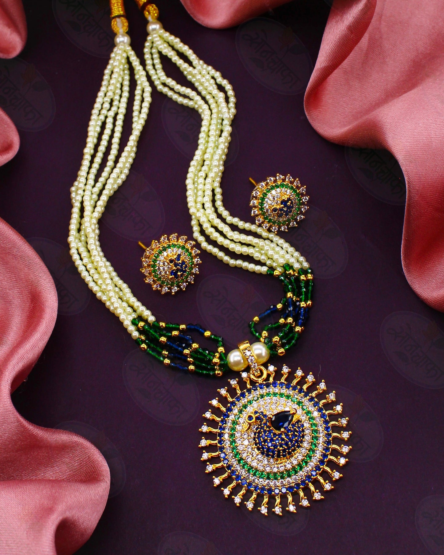 GLINTING CIRCLE PEARL & DIAMOND NECKLACE