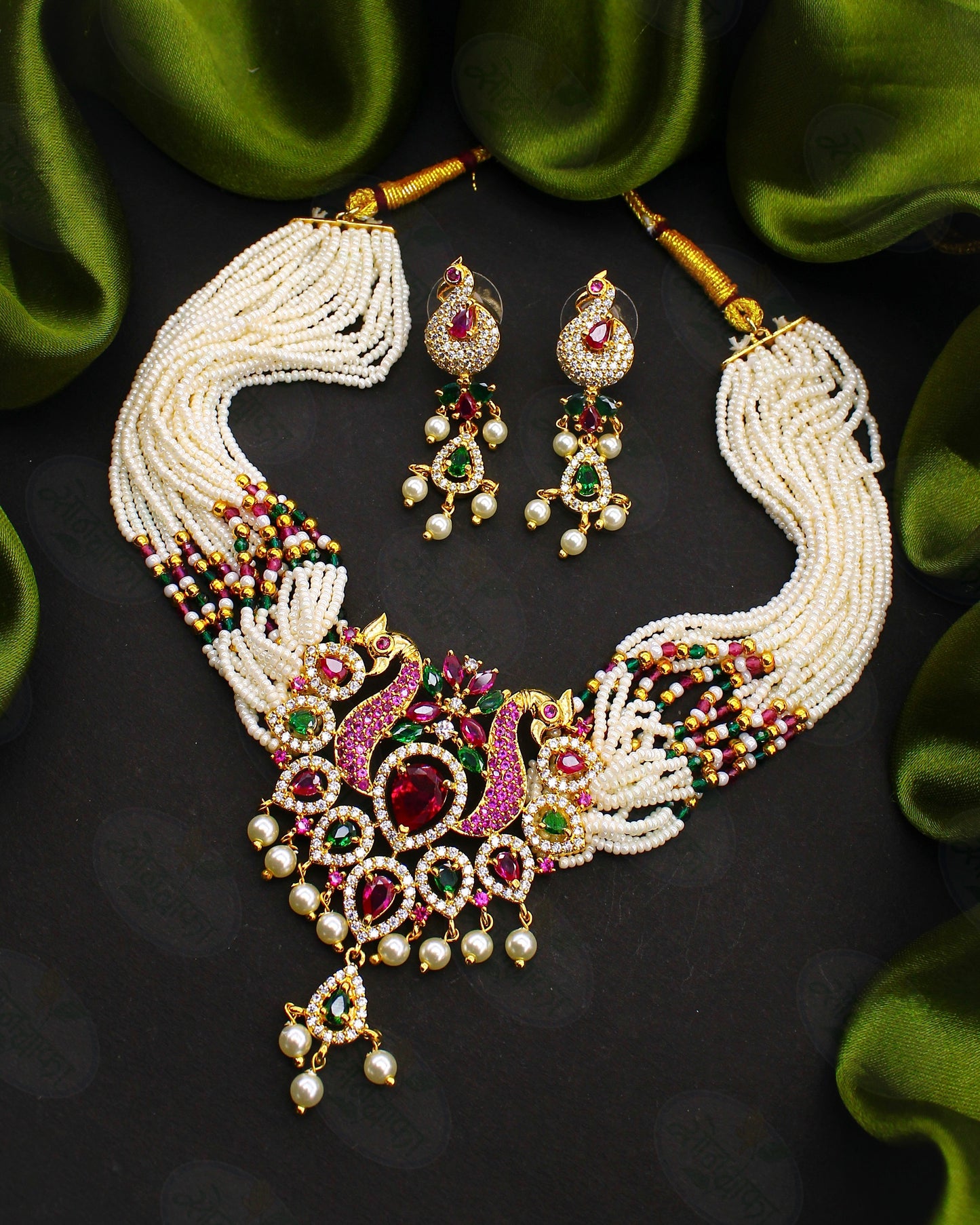 RAVISHING PEARL NECKLACE