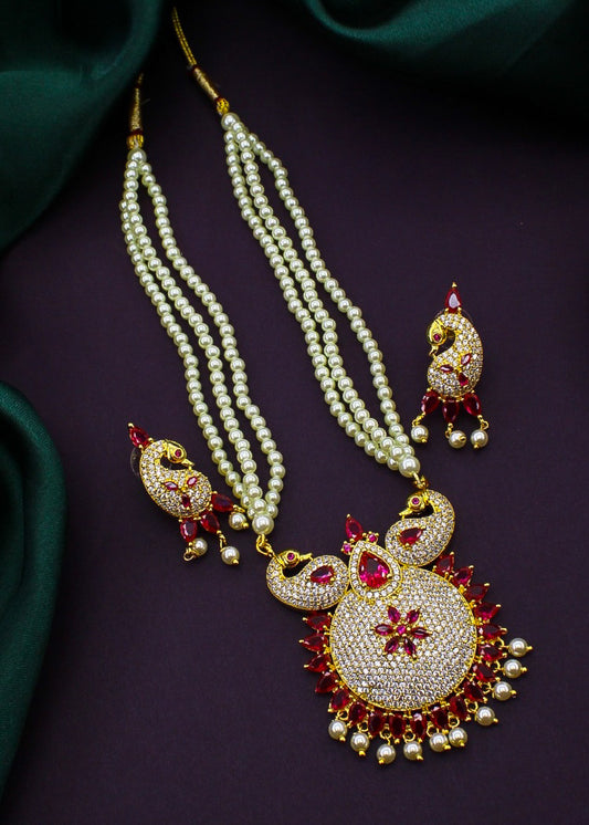 GLEAMING PEACOCK NECKLACE