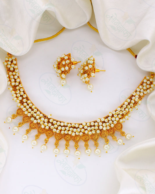 IMPRESSIVE PEARL NECKLACE