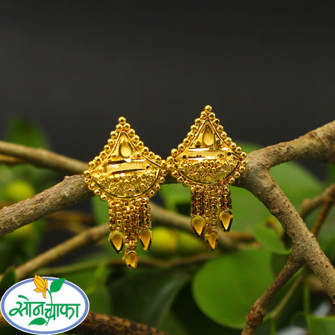 CLASSY GOLD PLATED EARRINGS