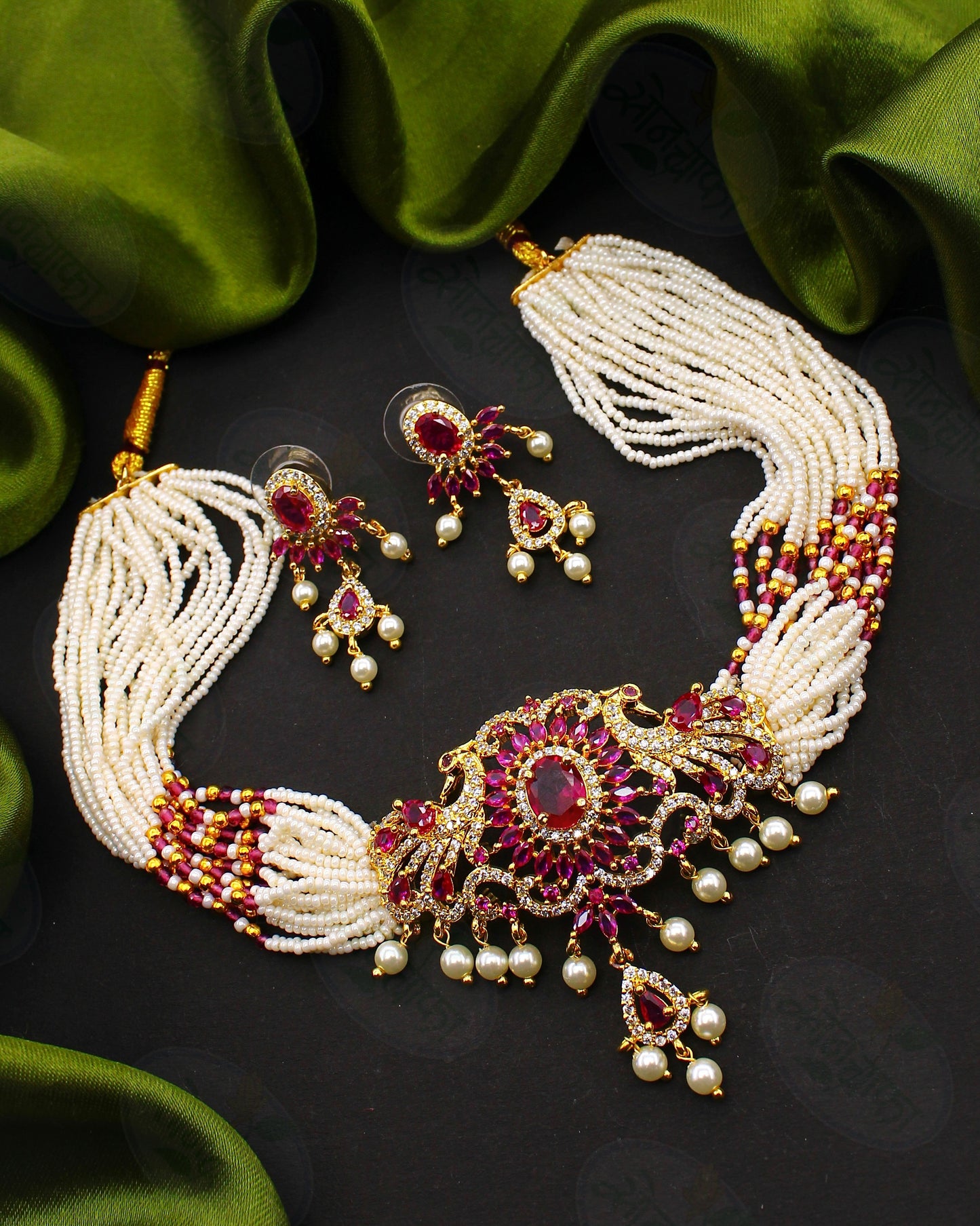 REGAL PEACOCK CHOKER