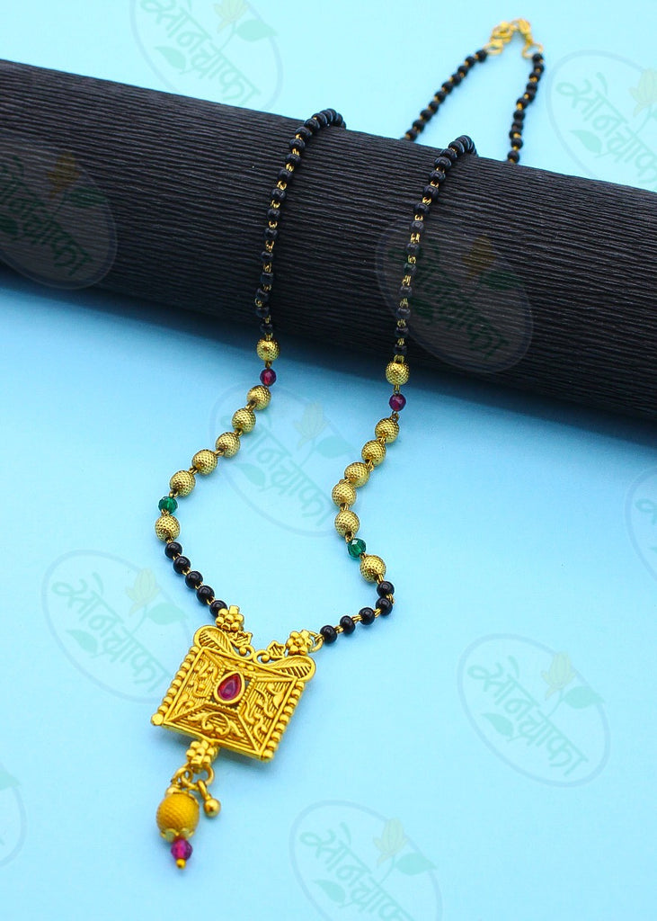 Square mangalsutra pendant Clearance