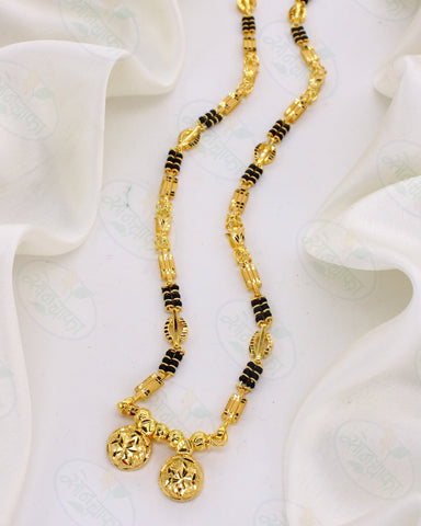 GLIMMERING GOLD PLATED WATI PENDANT MANGALSUTRA