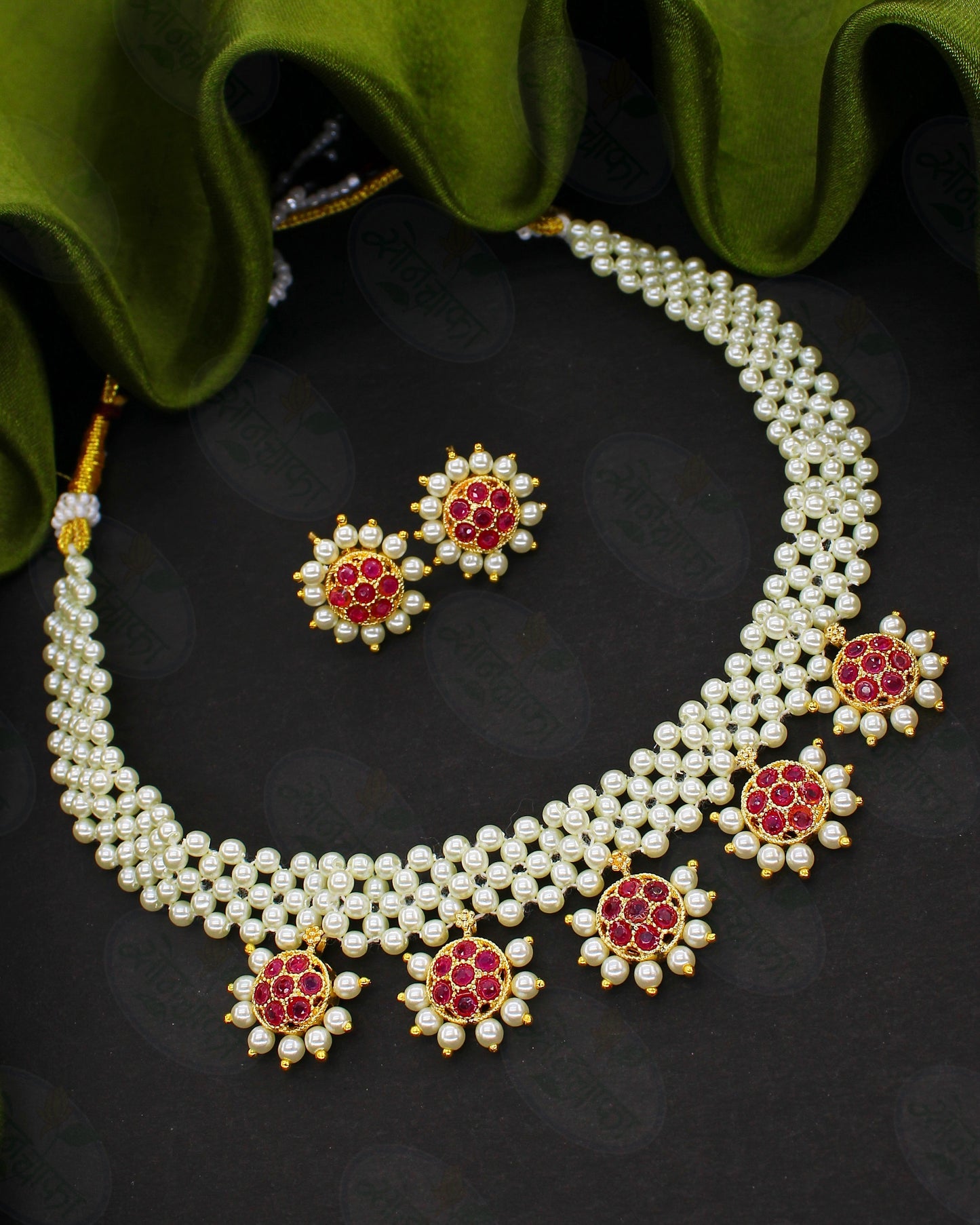 ECLECTIC PEARL NECKLACE