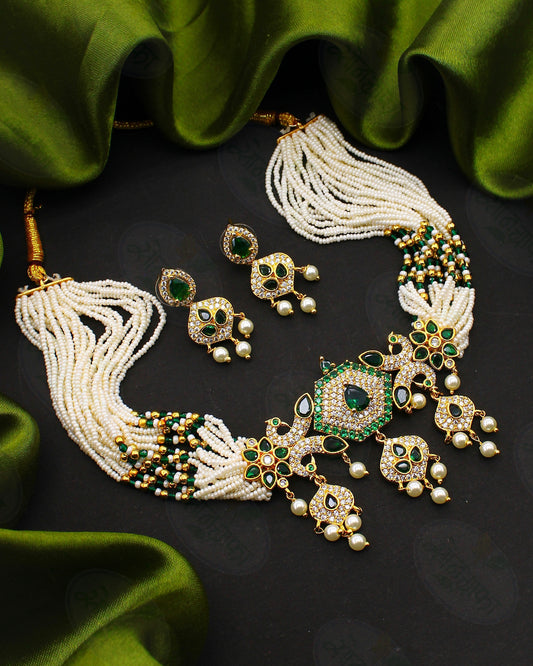 IMPRESSIVE MOTI NECKLACE