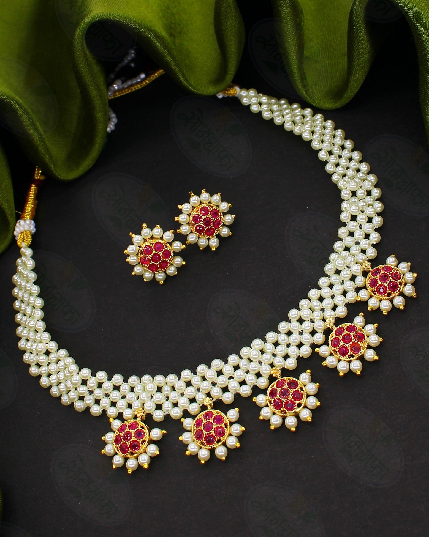 ECLECTIC PEARL NECKLACE