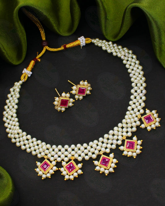 DAINTY SQUARE PEARL NECKLACE