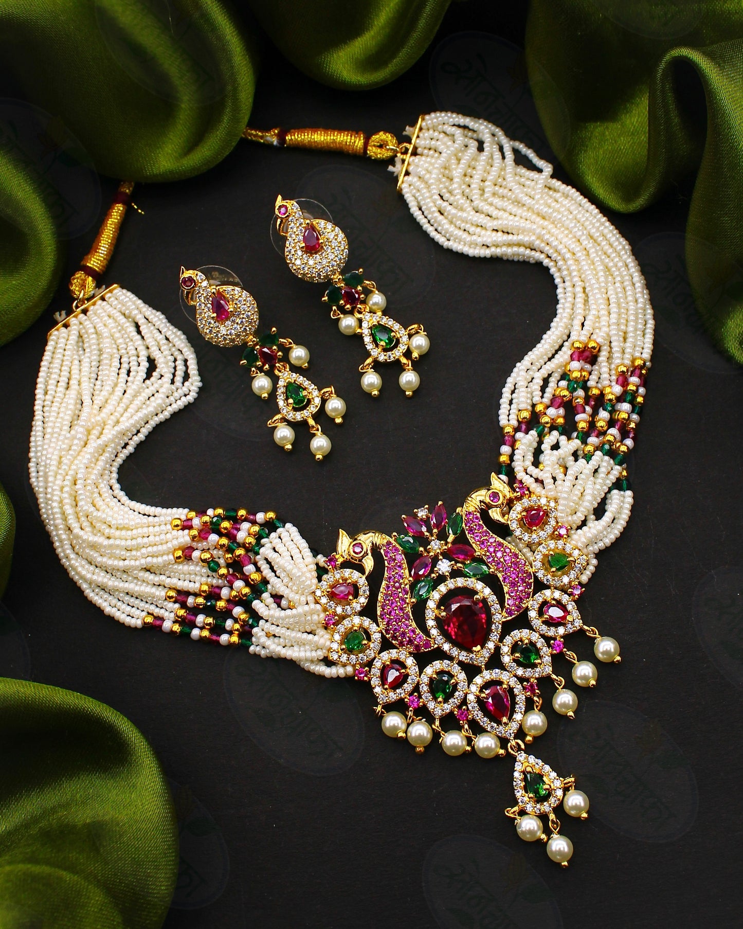 RAVISHING PEARL NECKLACE