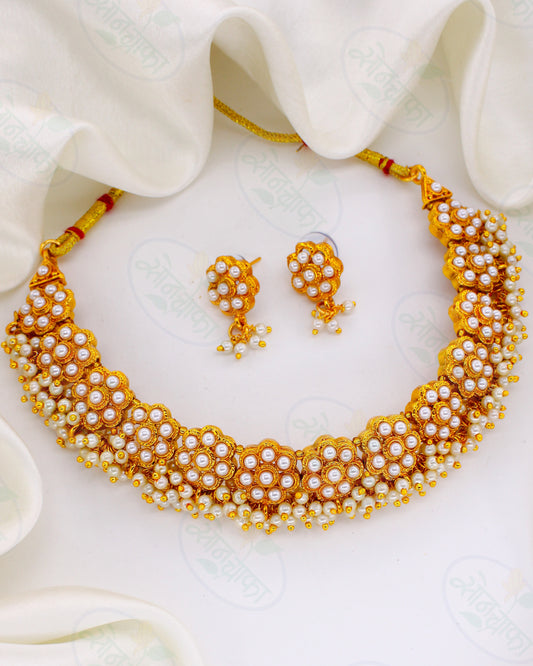 SHINNING LITTLE FLORAL PEARL NECKLACE