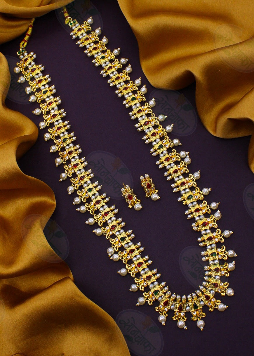 IMPRESSIVE MOTI NECKLACE