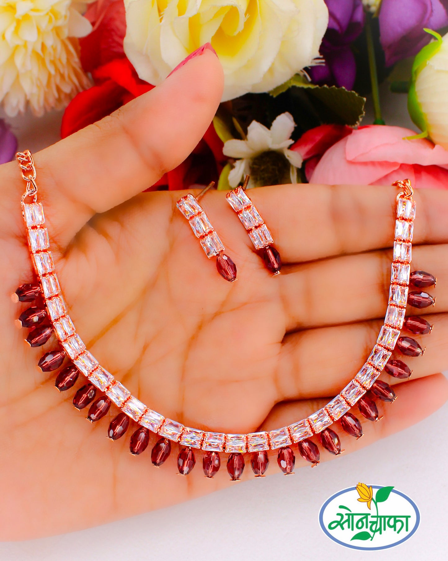 PRETTY DIA NECKLACE