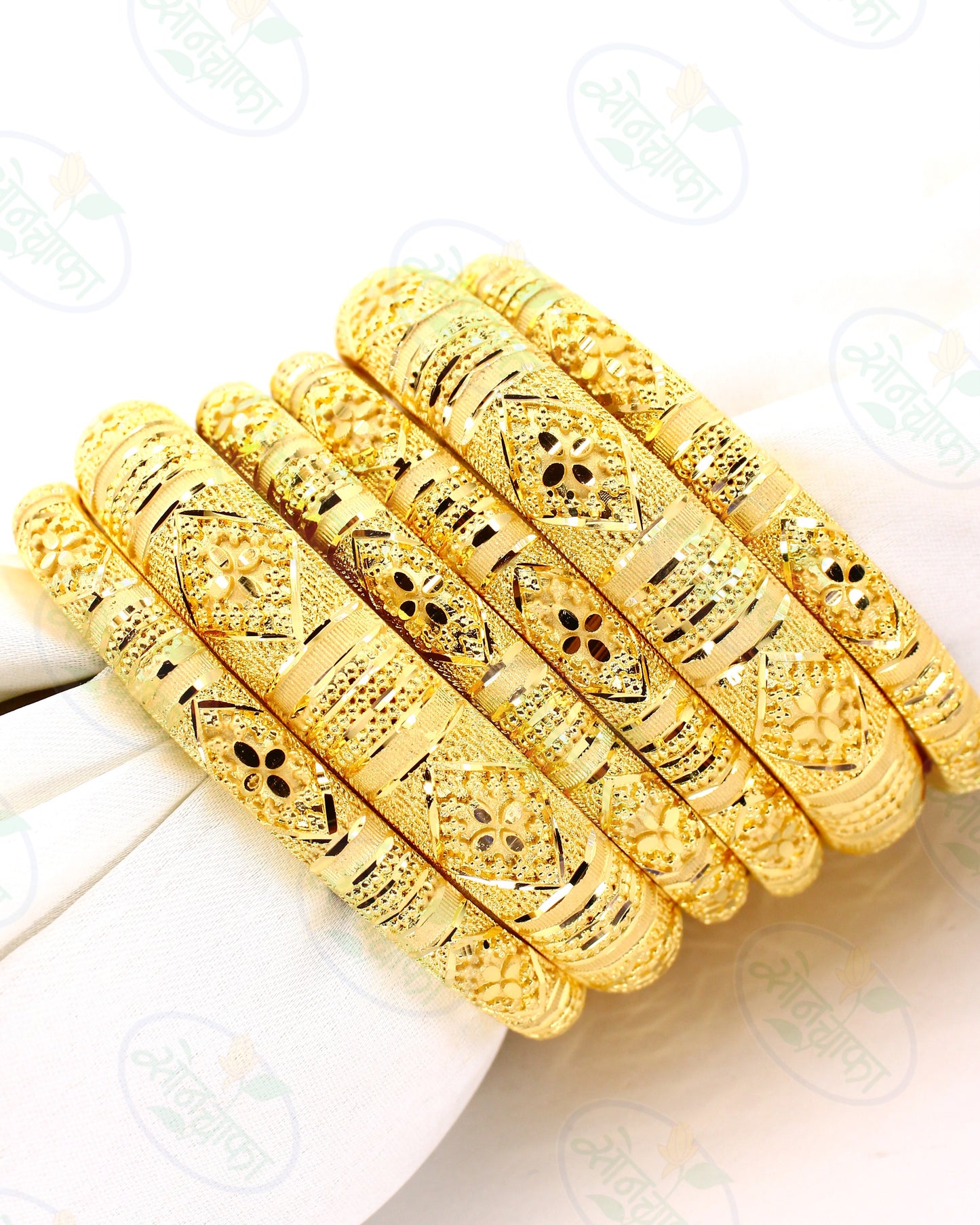 CLASSIC SHIMMERY GOLD PLATED MANGALSUTRA