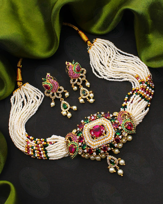 GLEAMING PEACOCK PEARL NECKLACE