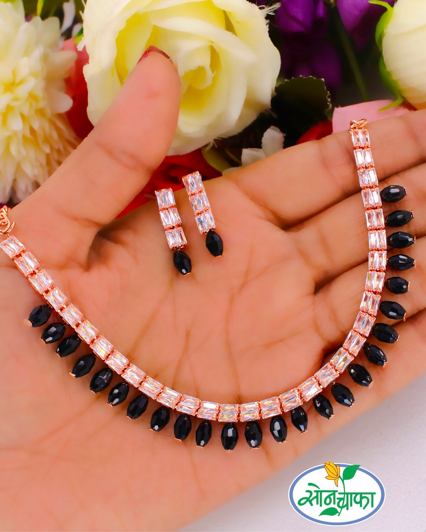 PRETTY DIA NECKLACE